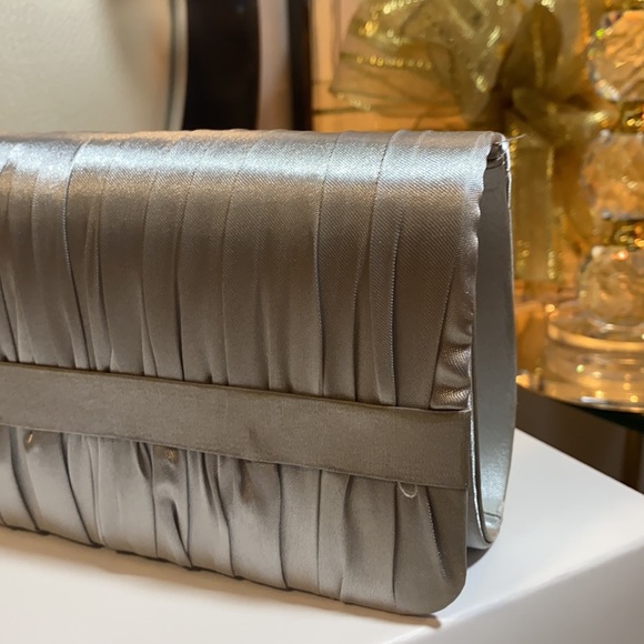 Jessica McClintock Party Clutch . - Picture 3 of 6